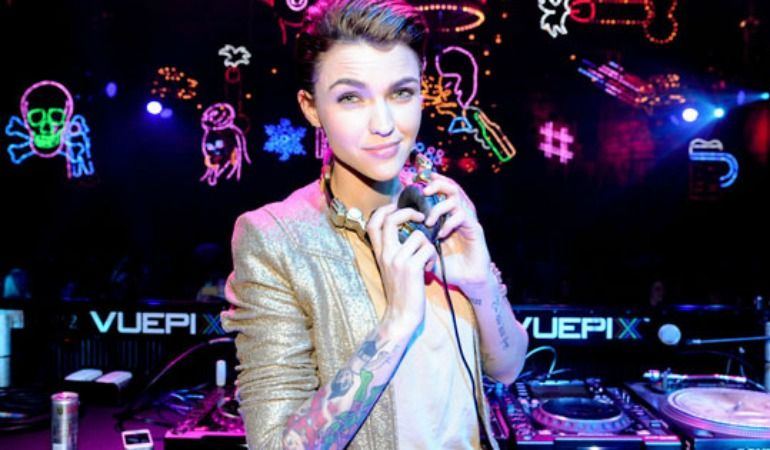PLAYY. Music